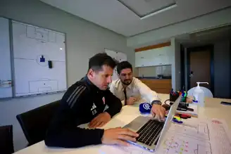Emre Belözoğlu'ndan Yılın Kareleri'ne Katılım