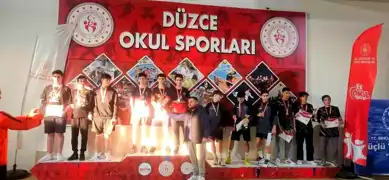Düzce'de Masa Tenisi Şampiyonası Sonuçlandı