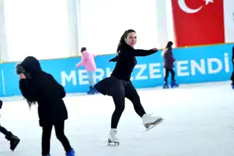 Merkezefendi'de Buz Pateni Pisti'ne Yoğun İlgi!