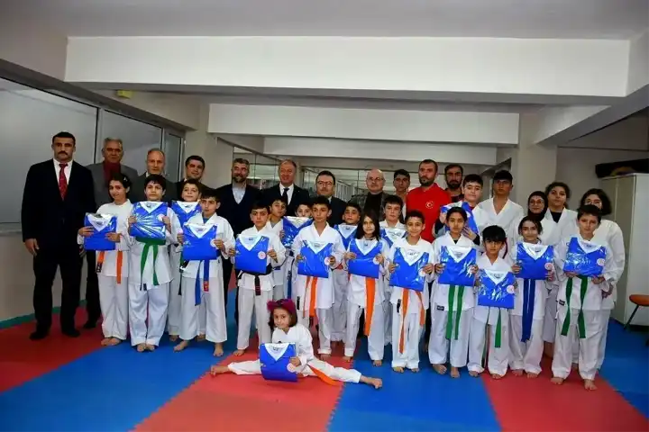 Altınok ve Küçükoğlu, Erzurumlu Sporcuları Ziyaret Etti