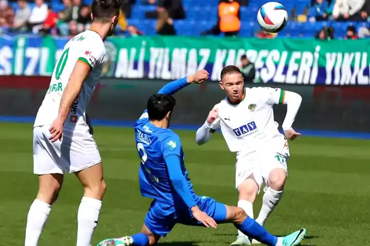 Rizespor, Alanyaspor'u 3-1 Yendi!
