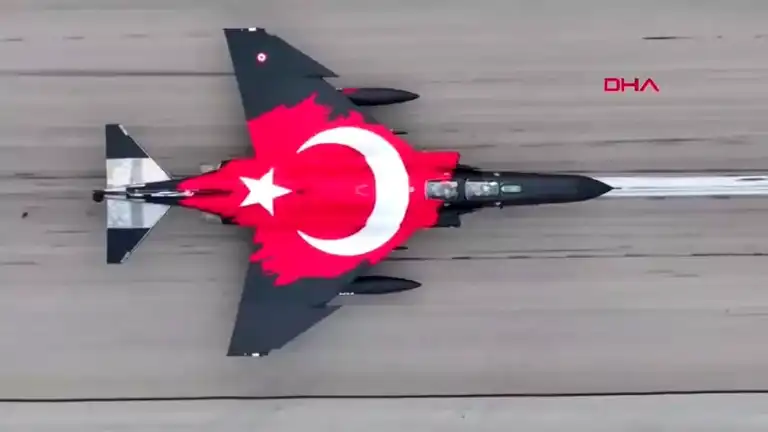 Cem Doğut'un F-4 Phantom Fotoğrafı NATO'da Birinci