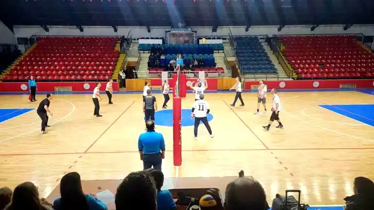 Kütahya'da Eğitim Çalışanları Voleybol Turnuvası
