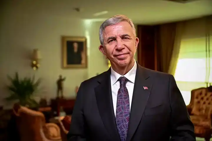 Yavaş, AA'nın 'Yılın Kareleri'ni Seçti