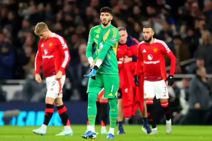 Manchester United, Altay Bayındır'ı Ocaktan Çıkarabilir!